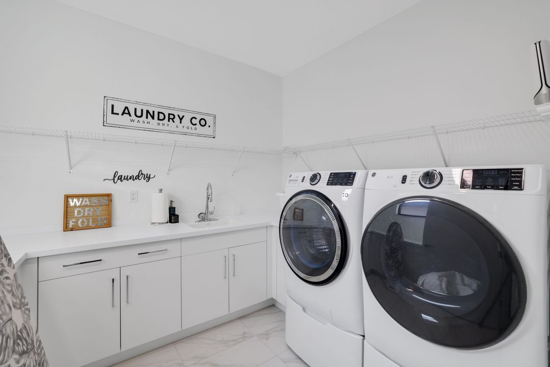 For Sale: $3,099,000 (5 beds, 6 baths, 5378 Square Feet)