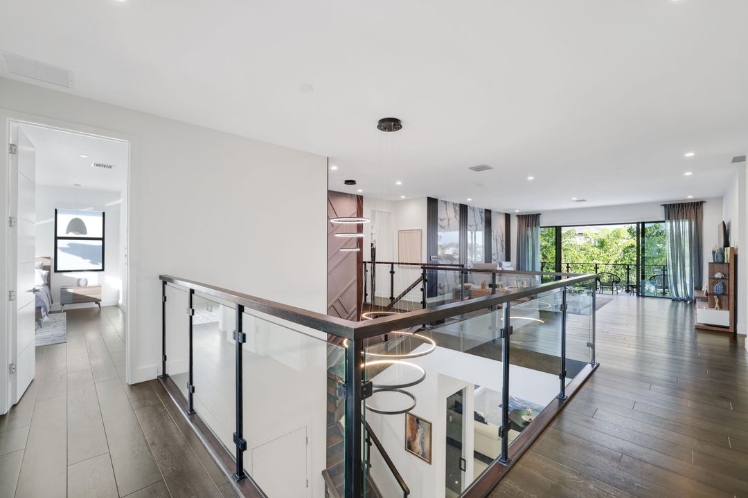 For Sale: $3,099,000 (5 beds, 6 baths, 5378 Square Feet)