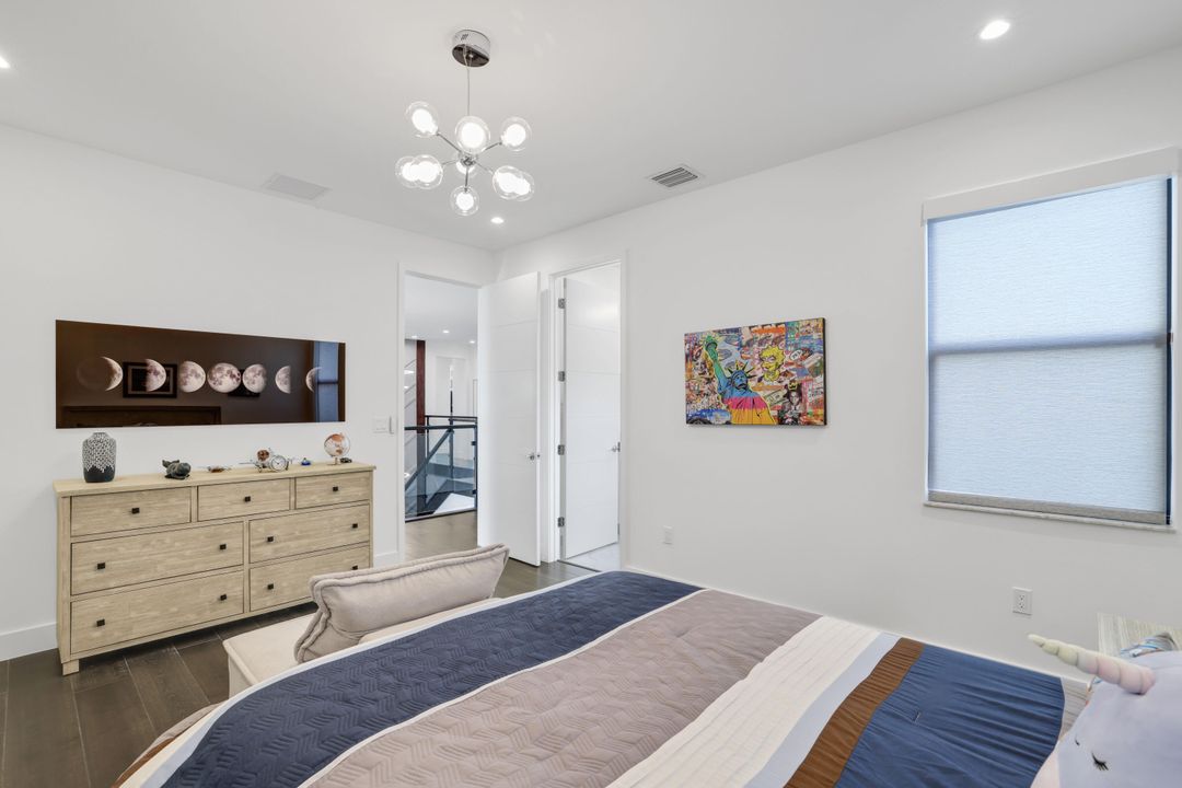 For Sale: $3,099,000 (5 beds, 6 baths, 5378 Square Feet)