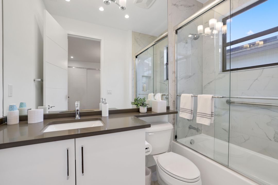 For Sale: $3,099,000 (5 beds, 6 baths, 5378 Square Feet)