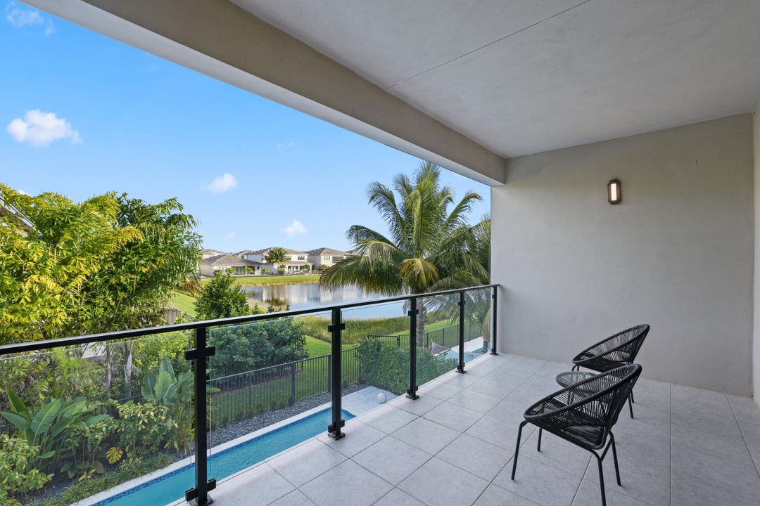 For Sale: $3,099,000 (5 beds, 6 baths, 5378 Square Feet)