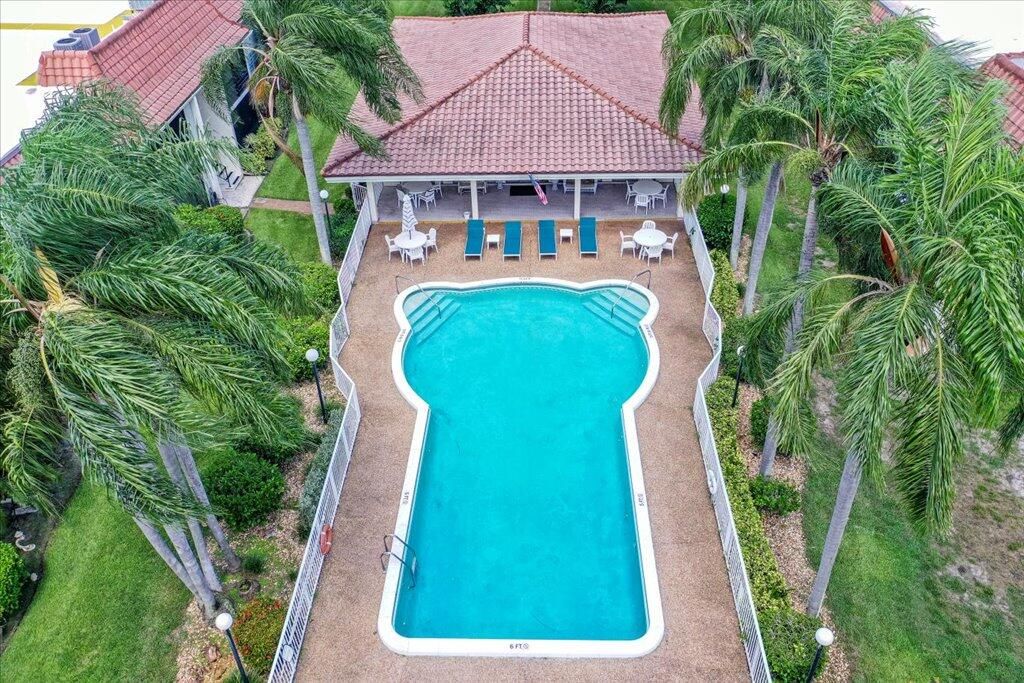 На продажу: $251,000 (2 спален, 2 ванн, 978 Квадратных фут)