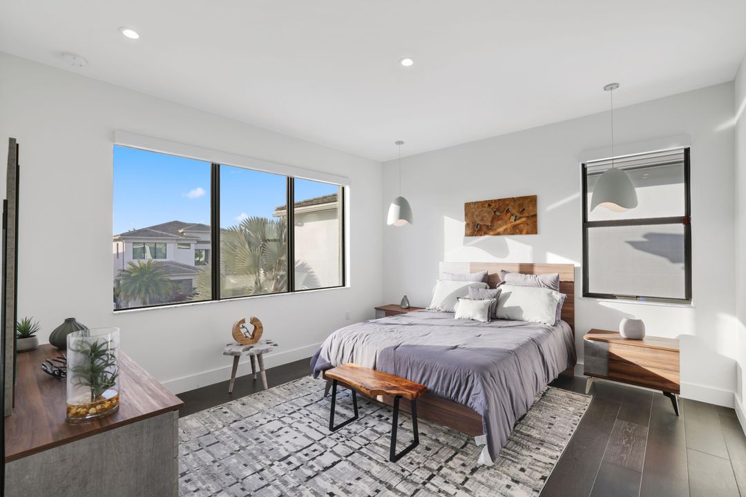 For Sale: $3,099,000 (5 beds, 6 baths, 5378 Square Feet)