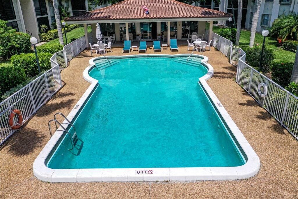 На продажу: $251,000 (2 спален, 2 ванн, 978 Квадратных фут)