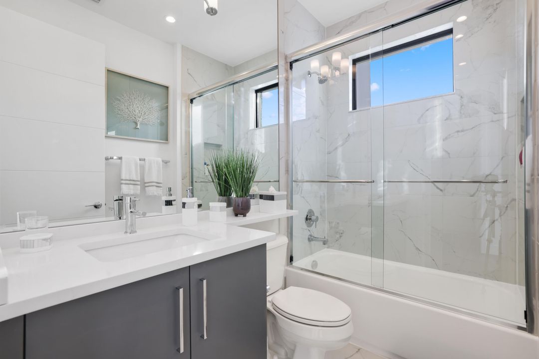 For Sale: $3,099,000 (5 beds, 6 baths, 5378 Square Feet)