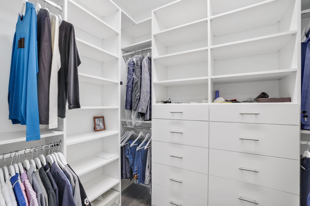 For Sale: $3,099,000 (5 beds, 6 baths, 5378 Square Feet)