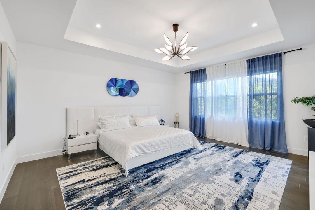 For Sale: $3,099,000 (5 beds, 6 baths, 5378 Square Feet)