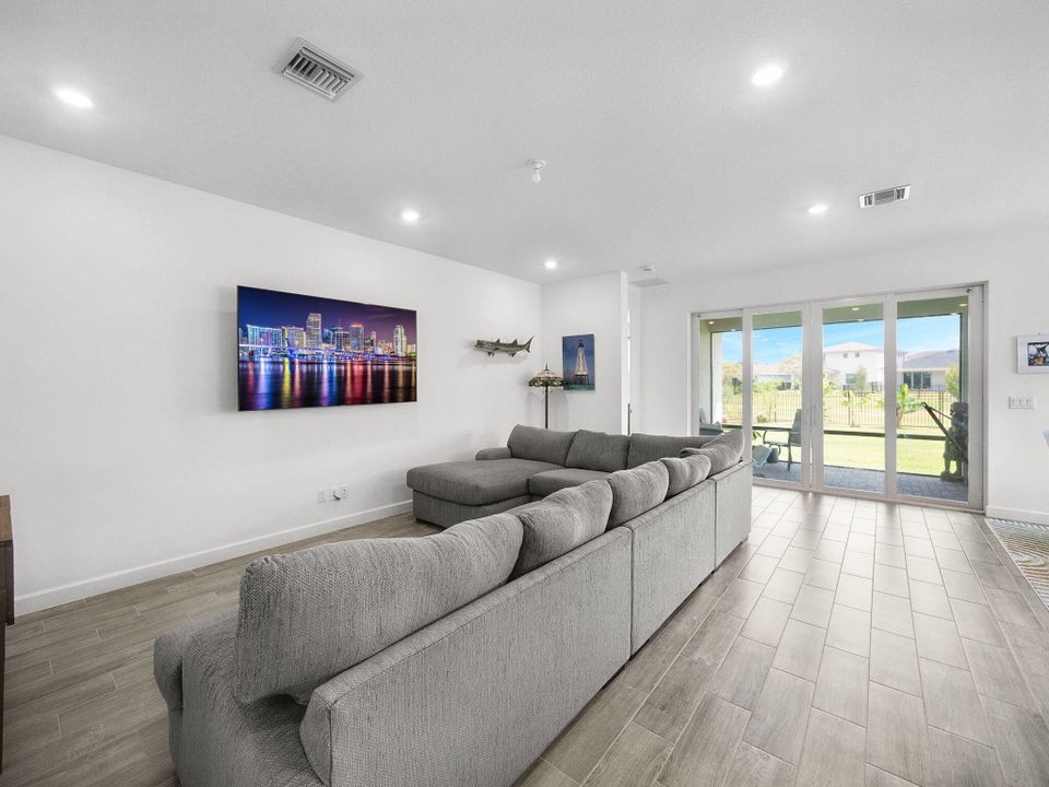 For Sale: $669,500 (5 beds, 3 baths, 2672 Square Feet)