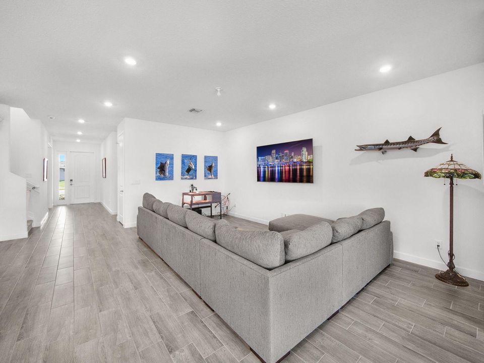 For Sale: $669,500 (5 beds, 3 baths, 2672 Square Feet)