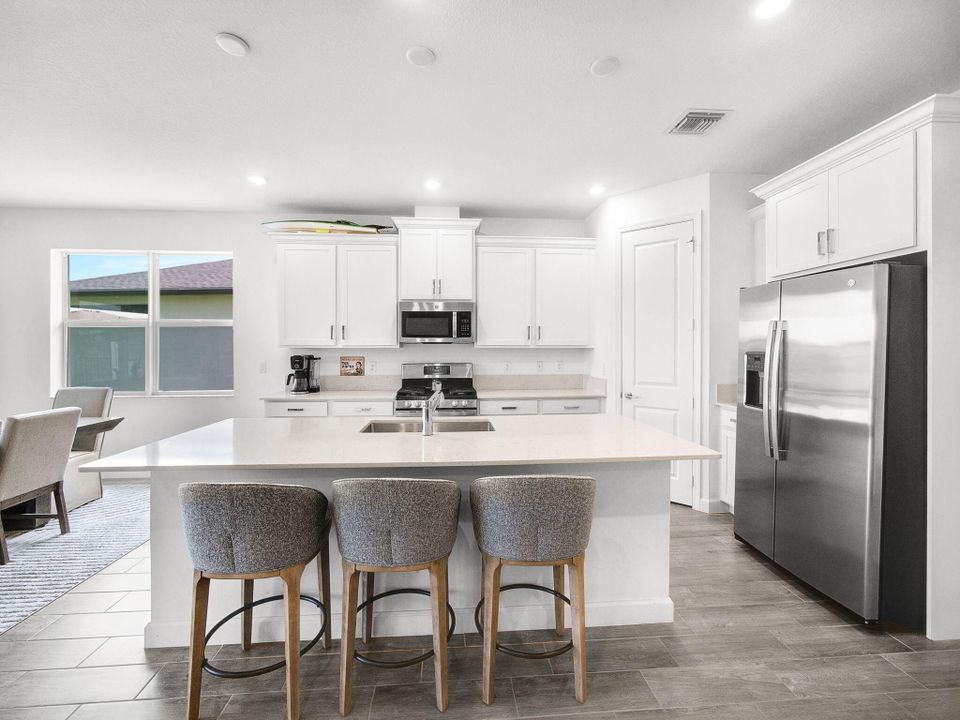 For Sale: $669,500 (5 beds, 3 baths, 2672 Square Feet)