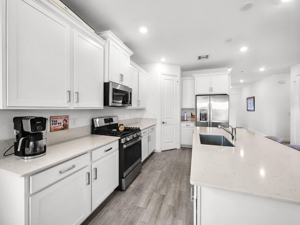 For Sale: $669,500 (5 beds, 3 baths, 2672 Square Feet)