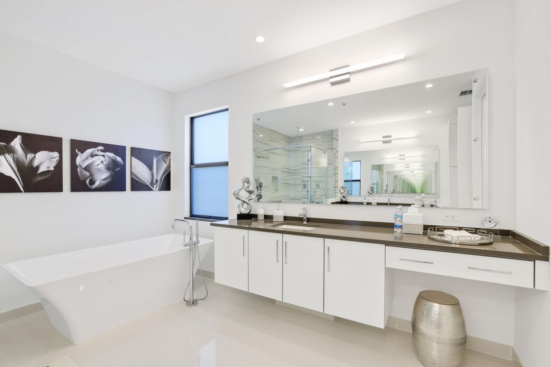 For Sale: $3,099,000 (5 beds, 6 baths, 5378 Square Feet)