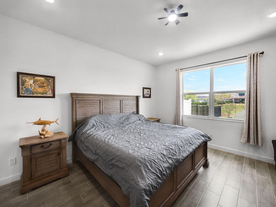 For Sale: $669,500 (5 beds, 3 baths, 2672 Square Feet)