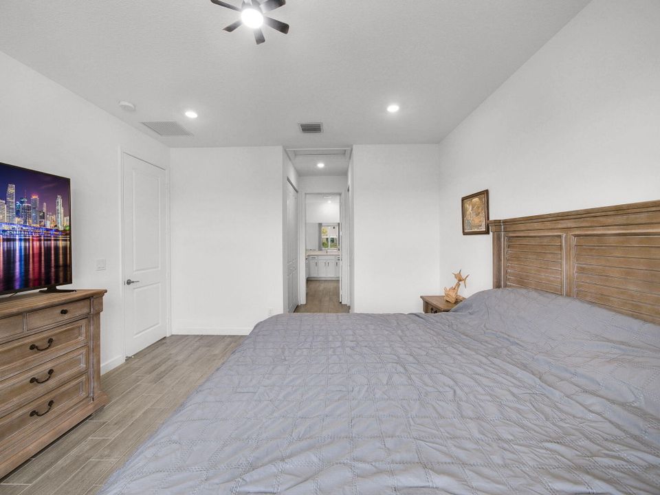 For Sale: $669,500 (5 beds, 3 baths, 2672 Square Feet)