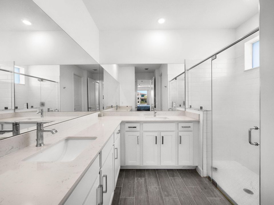 For Sale: $669,500 (5 beds, 3 baths, 2672 Square Feet)