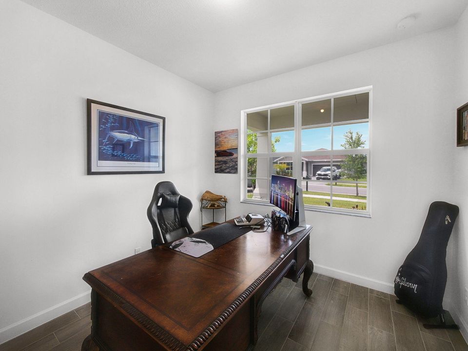 For Sale: $669,500 (5 beds, 3 baths, 2672 Square Feet)