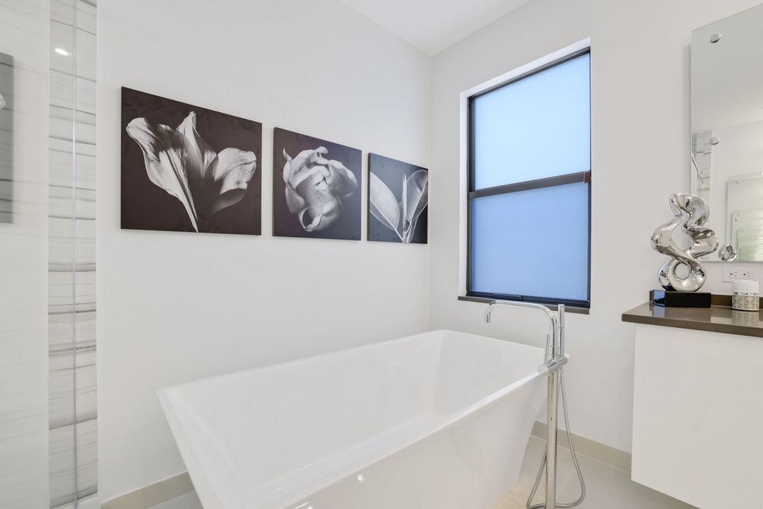 For Sale: $3,099,000 (5 beds, 6 baths, 5378 Square Feet)