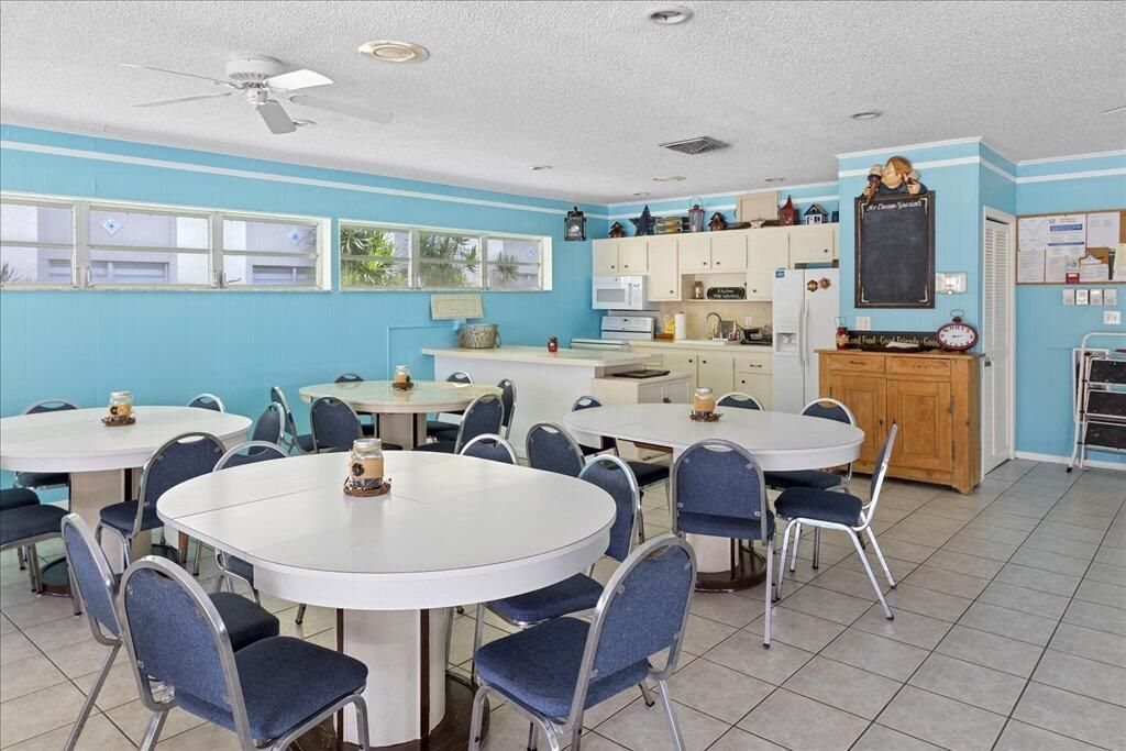 На продажу: $251,000 (2 спален, 2 ванн, 978 Квадратных фут)