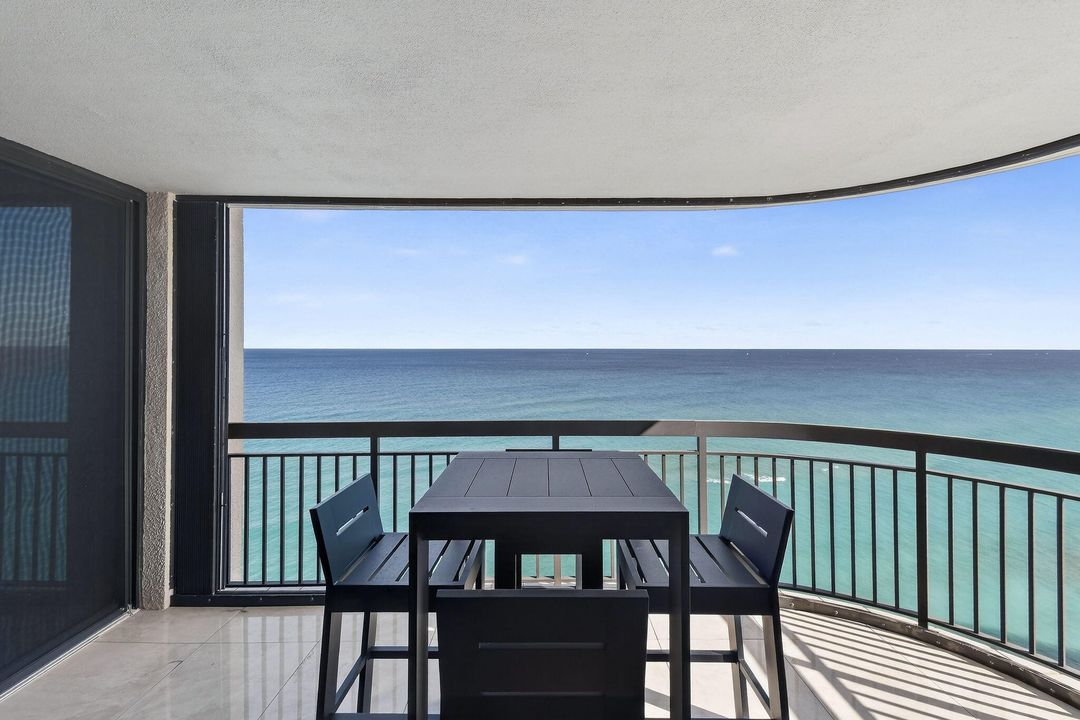 En Venta: $1,799,000 (3 camas, 3 baños, 2454 Pies cuadrados)