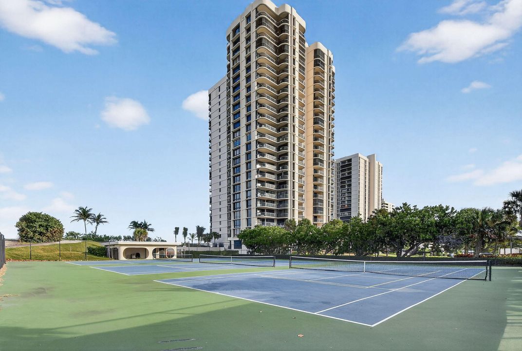 En Venta: $1,799,000 (3 camas, 3 baños, 2454 Pies cuadrados)