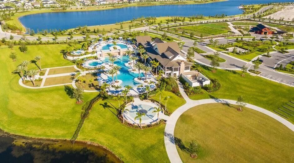 For Sale: $669,500 (5 beds, 3 baths, 2672 Square Feet)