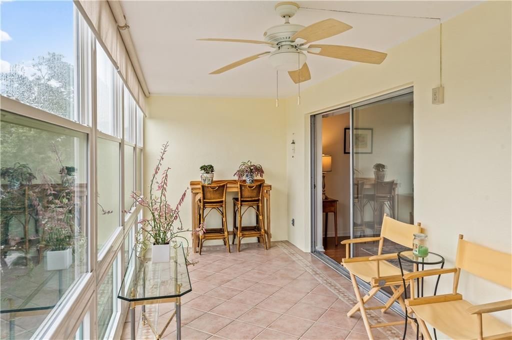 На продажу: $325,000 (2 спален, 2 ванн, 1200 Квадратных фут)