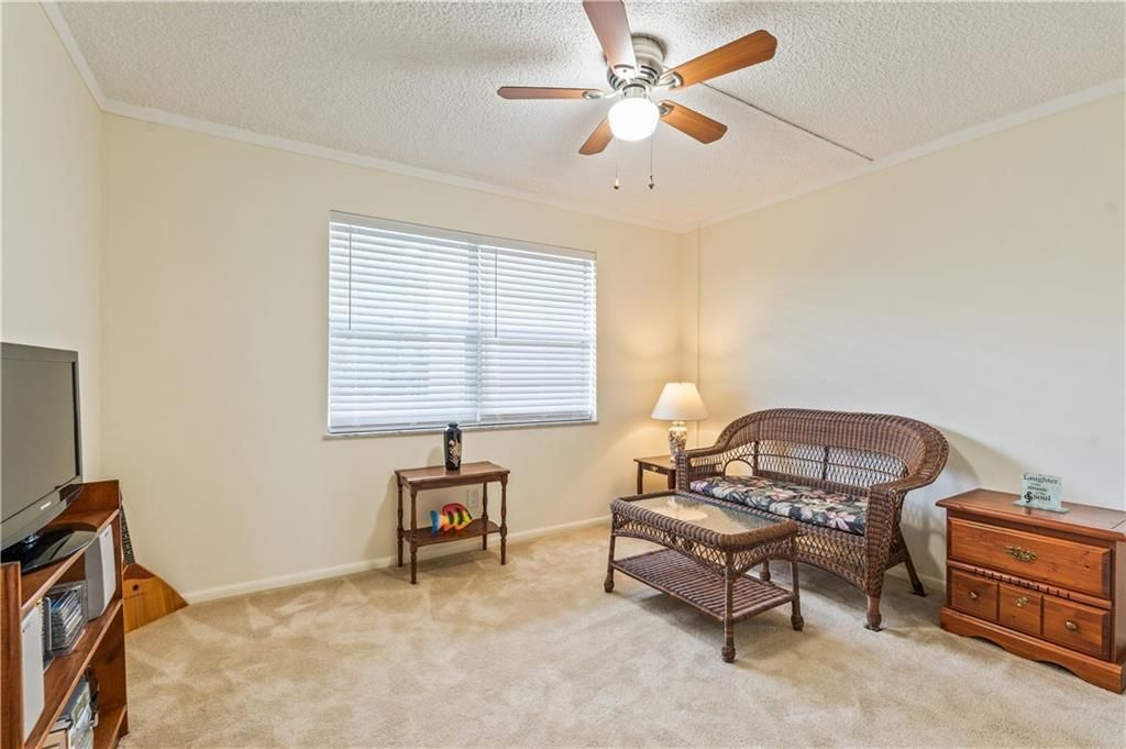 На продажу: $325,000 (2 спален, 2 ванн, 1200 Квадратных фут)