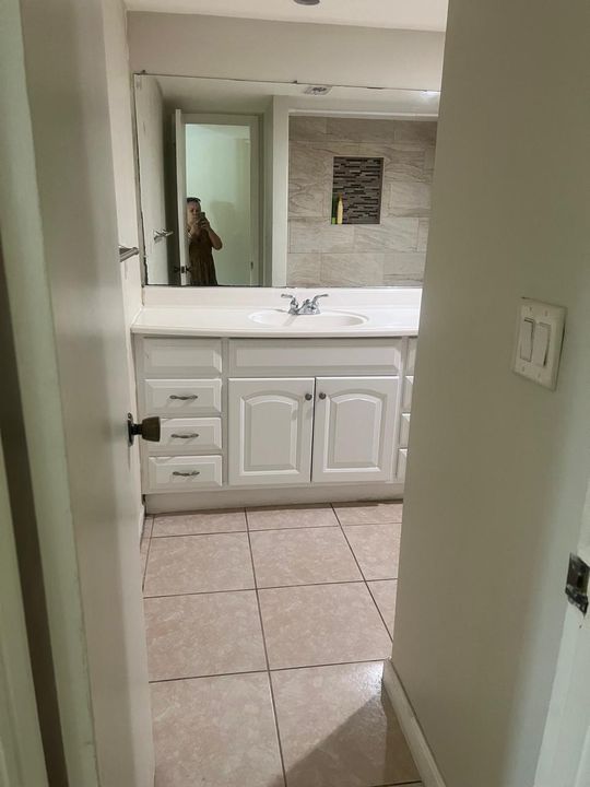 For Rent: $2,500 (3 beds, 2 baths, 1558 Square Feet)