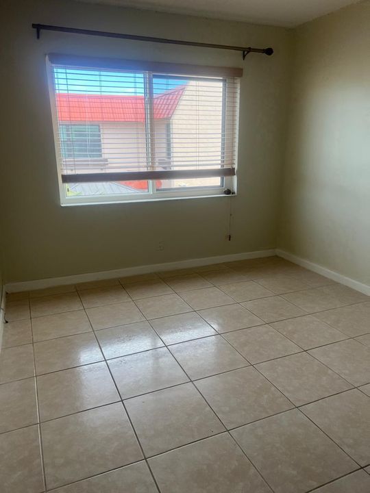 For Rent: $2,500 (3 beds, 2 baths, 1558 Square Feet)