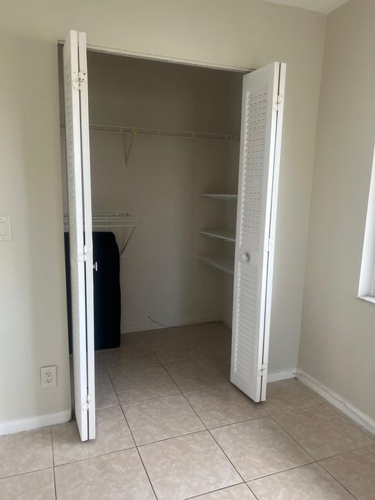 For Rent: $2,500 (3 beds, 2 baths, 1558 Square Feet)