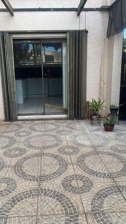 For Rent: $2,500 (3 beds, 2 baths, 1558 Square Feet)