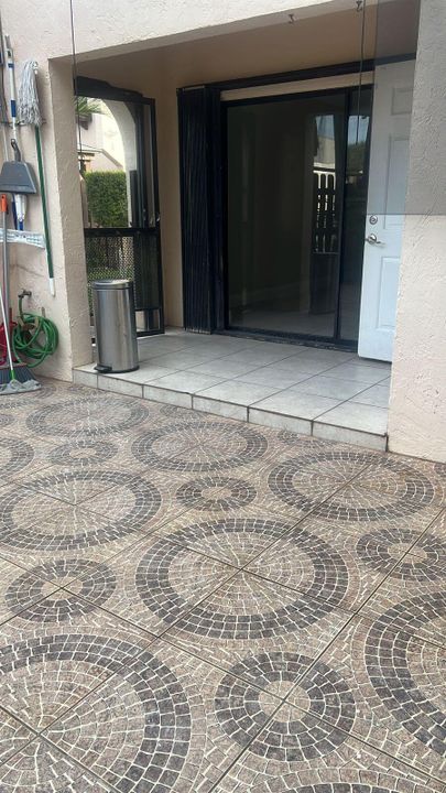 For Rent: $2,500 (3 beds, 2 baths, 1558 Square Feet)