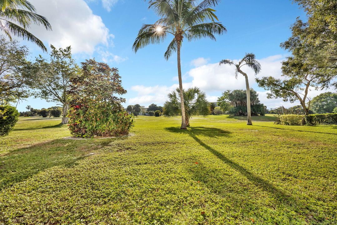 For Sale: $400,000 (2 beds, 2 baths, 1064 Square Feet)