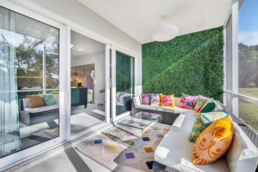 For Sale: $400,000 (2 beds, 2 baths, 1064 Square Feet)