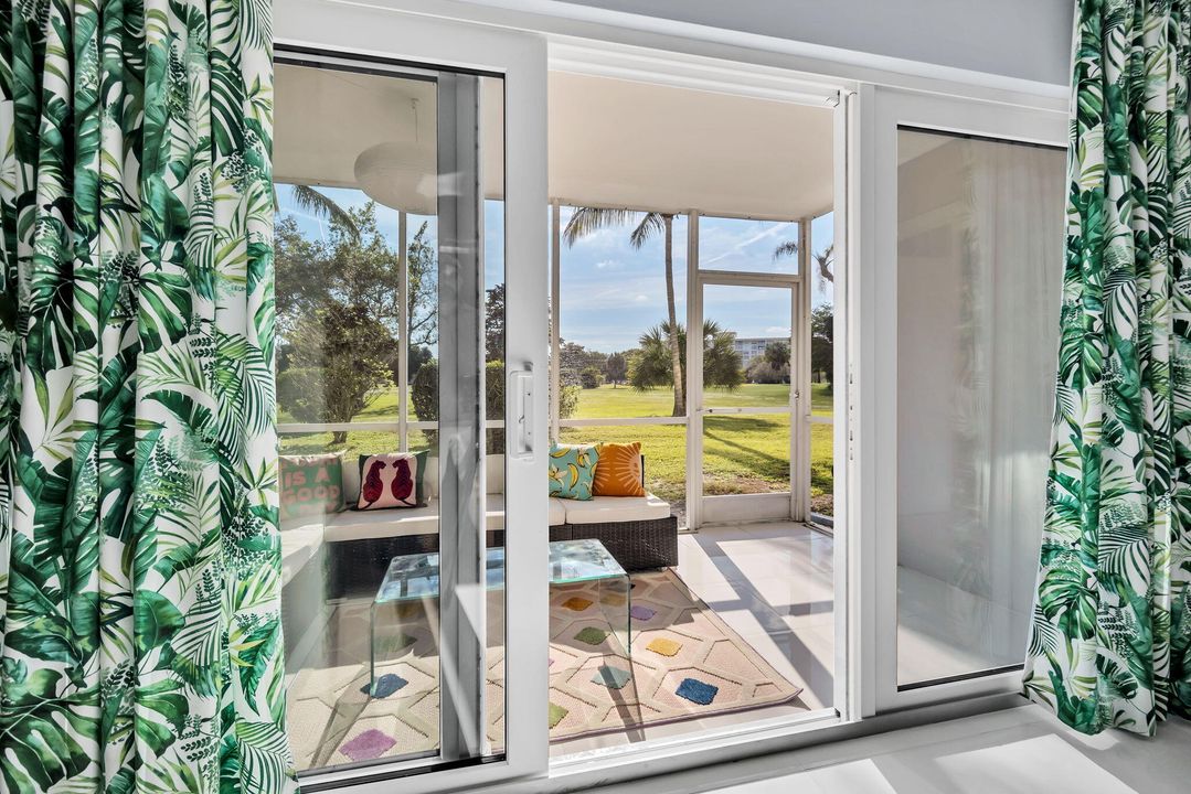 For Sale: $400,000 (2 beds, 2 baths, 1064 Square Feet)