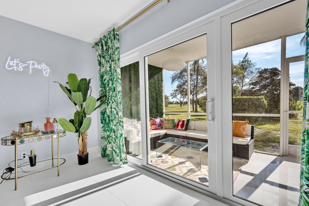 For Sale: $400,000 (2 beds, 2 baths, 1064 Square Feet)