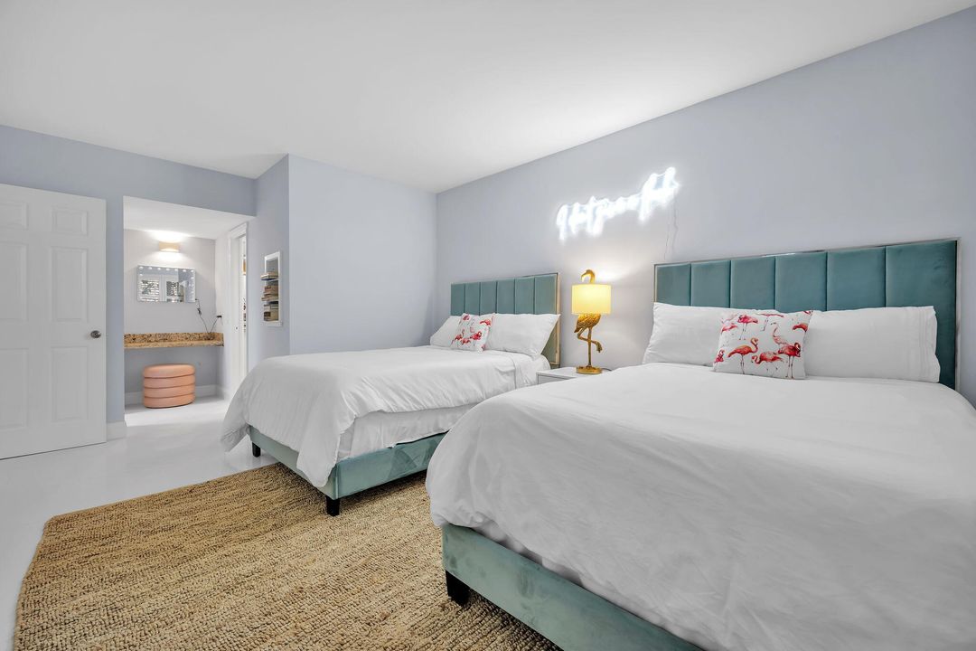 For Sale: $400,000 (2 beds, 2 baths, 1064 Square Feet)