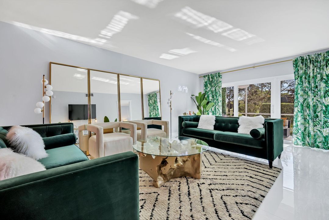 For Sale: $400,000 (2 beds, 2 baths, 1064 Square Feet)