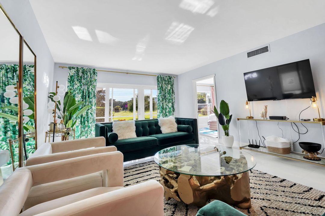 For Sale: $400,000 (2 beds, 2 baths, 1064 Square Feet)