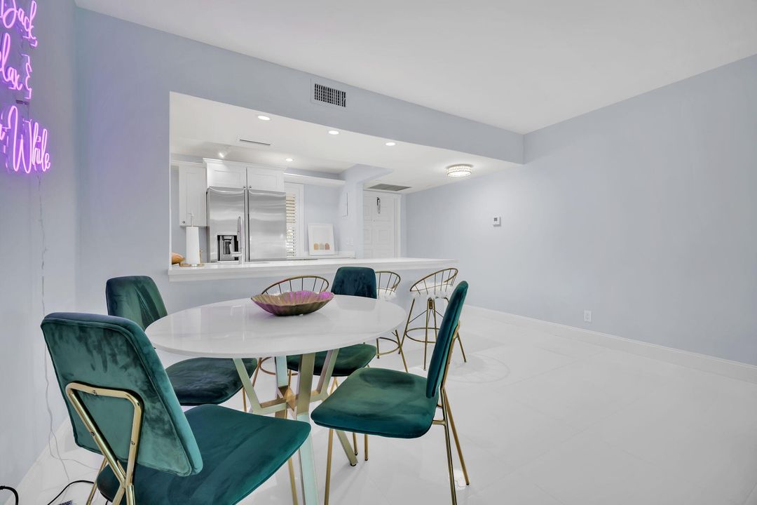 For Sale: $400,000 (2 beds, 2 baths, 1064 Square Feet)