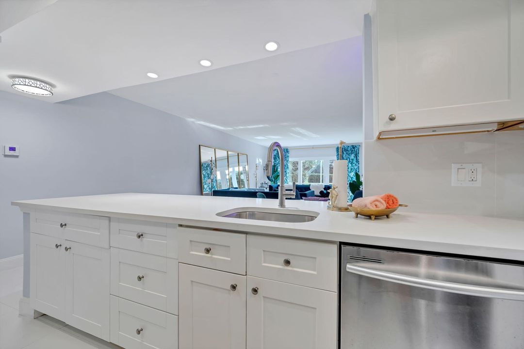 For Sale: $400,000 (2 beds, 2 baths, 1064 Square Feet)