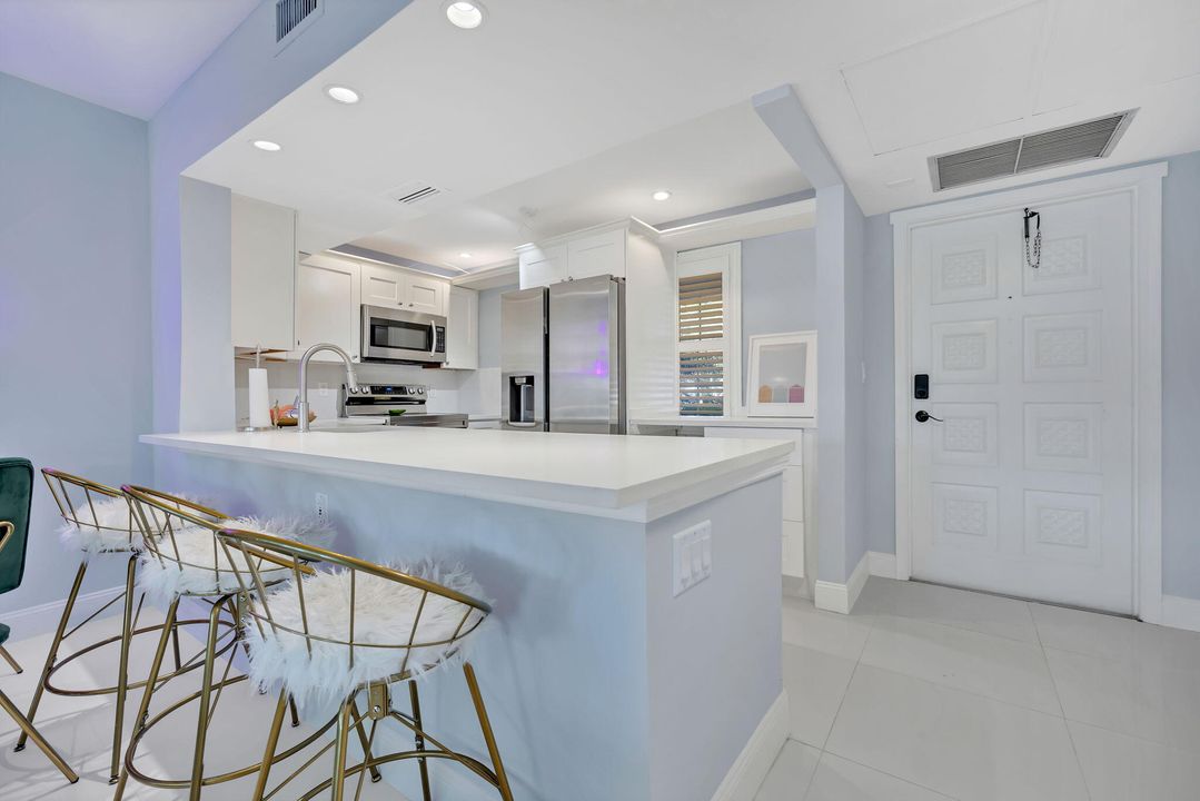 For Sale: $400,000 (2 beds, 2 baths, 1064 Square Feet)