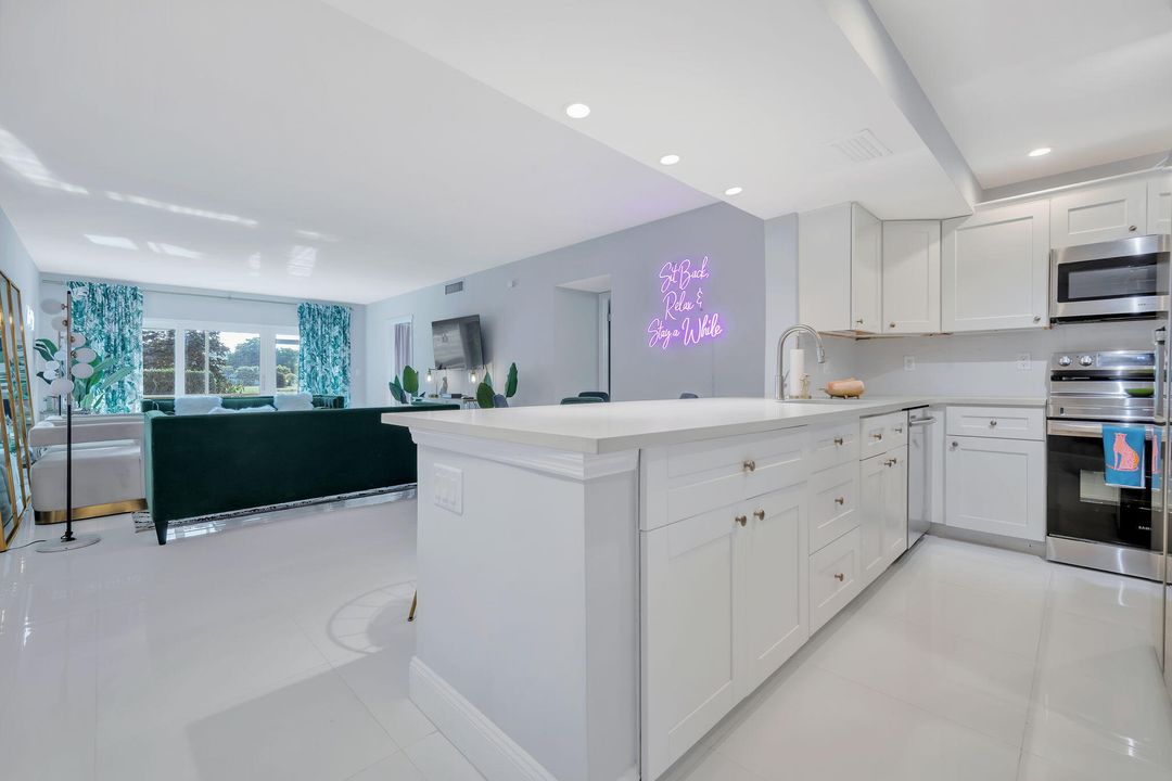 For Sale: $400,000 (2 beds, 2 baths, 1064 Square Feet)