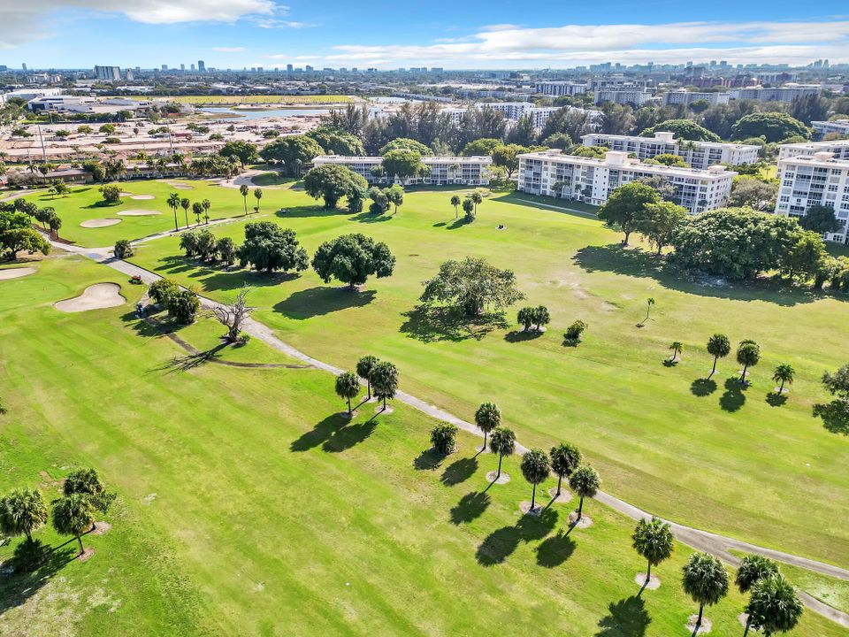 For Sale: $400,000 (2 beds, 2 baths, 1064 Square Feet)