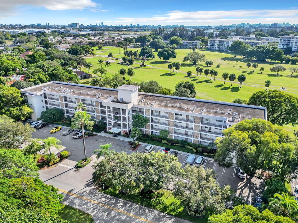 For Sale: $400,000 (2 beds, 2 baths, 1064 Square Feet)