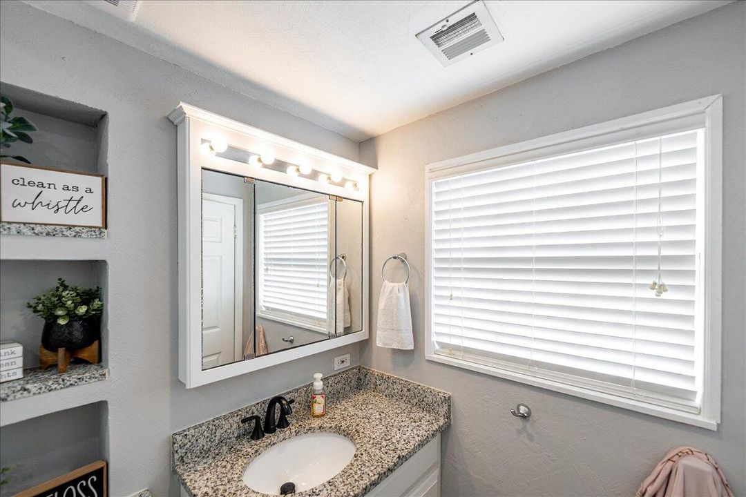 En Venta: $375,000 (3 camas, 2 baños, 1902 Pies cuadrados)