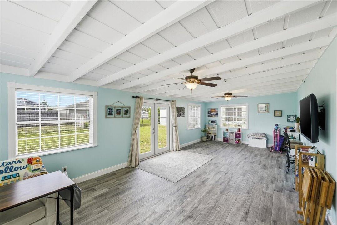 En Venta: $375,000 (3 camas, 2 baños, 1902 Pies cuadrados)