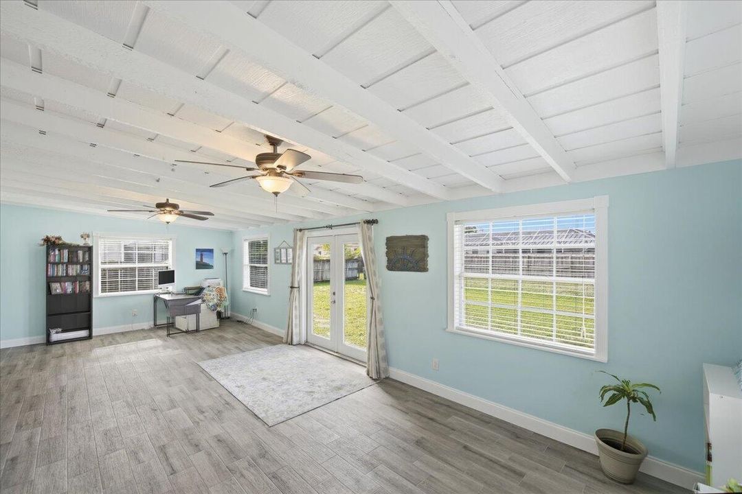 En Venta: $375,000 (3 camas, 2 baños, 1902 Pies cuadrados)