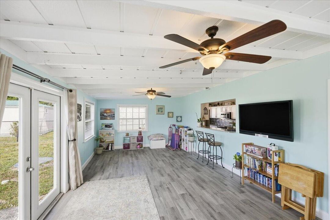 En Venta: $375,000 (3 camas, 2 baños, 1902 Pies cuadrados)