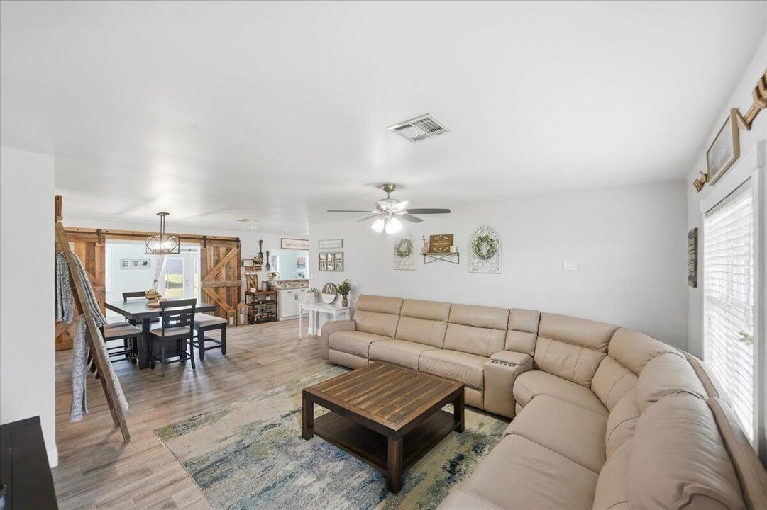 En Venta: $375,000 (3 camas, 2 baños, 1902 Pies cuadrados)